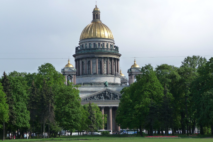В Исаакиевском соборе будут проводить больше праздничных богослужений