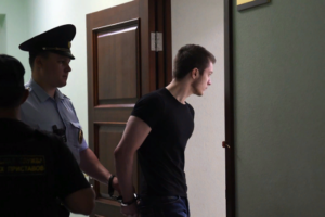 Два года назад курсанта академии Можайского обвинили в подготовке теракта из-за плана захвата казармы, а теперь отправляют в психиатрическую больницу. Что известно о деле Вадима Осипова