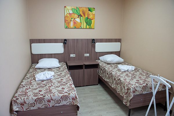 TYUMEN REGION, RUSSIA - FEBRUARY 4, 2020: A room at the Gradostroitel Treatment and Rehabilitation Center where Russian citizens evacuated from China are to be accommodated. Two Ilyushin IL-76 planes are to bring Russian citizens from the Chinese city of Wuhan, capital of the Hubei province, to the Tyumen Region on February 5, 2020. Tyumen Region Coronavirus Prevention Office/TASS
Россия. Тюменская область. Один из номеров лечебно-реабилитационного центра "Градостроитель", где будут размещены эвакуированные граждане РФ из Китая. 5 февраля двумя бортами ИЛ-76 в Тюменскую область будут доставлены россияне из китайской провинции Ухань, где были зафиксированы первые случаи заражения коронавирусом. Оперативный штаб Тюменской области по профилактике коронавируса/ТАСС